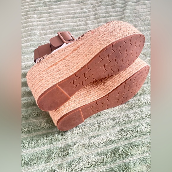 MARC FISHER LTD VIENNA WEDGE SANDAL, size 9 - Picture 9 of 10